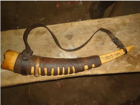 soote/የአዋጀ ጡሩንባ/horn for callings
