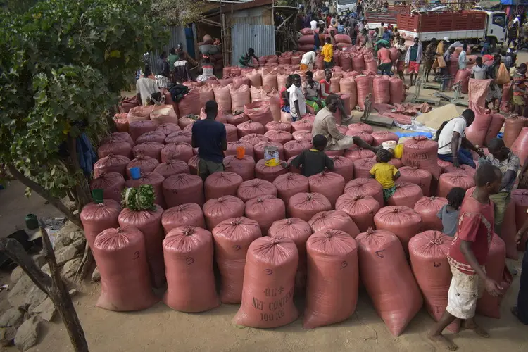 Moore kʼacʼate/የጠፍ ገብያ/the teff market